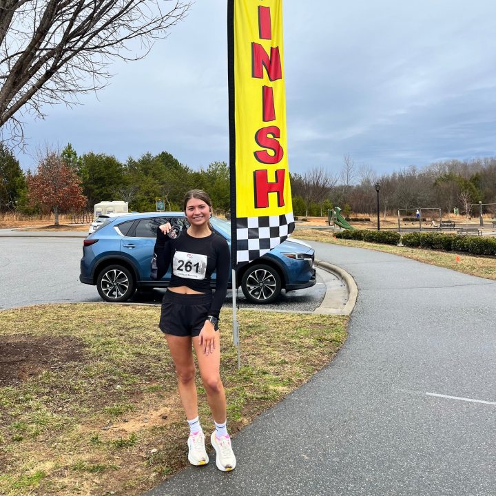 US Road Running race photo - Ella VandenBerg