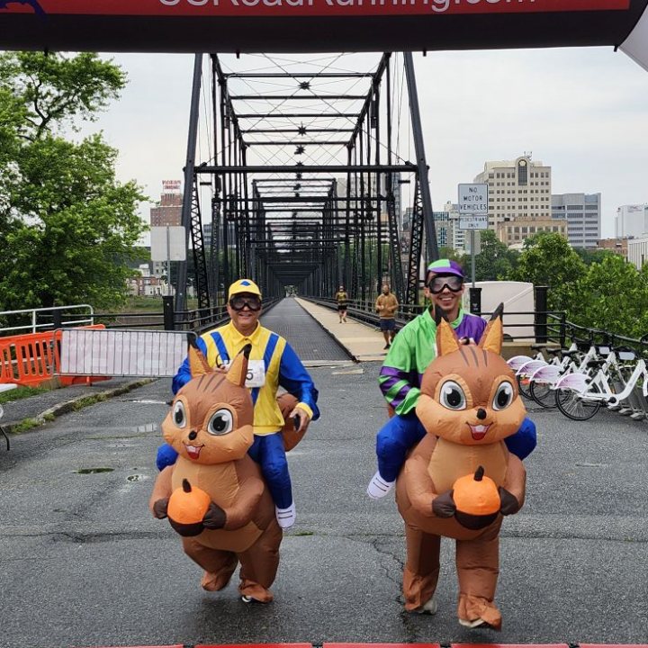 US Road Running race photo - Squirrel